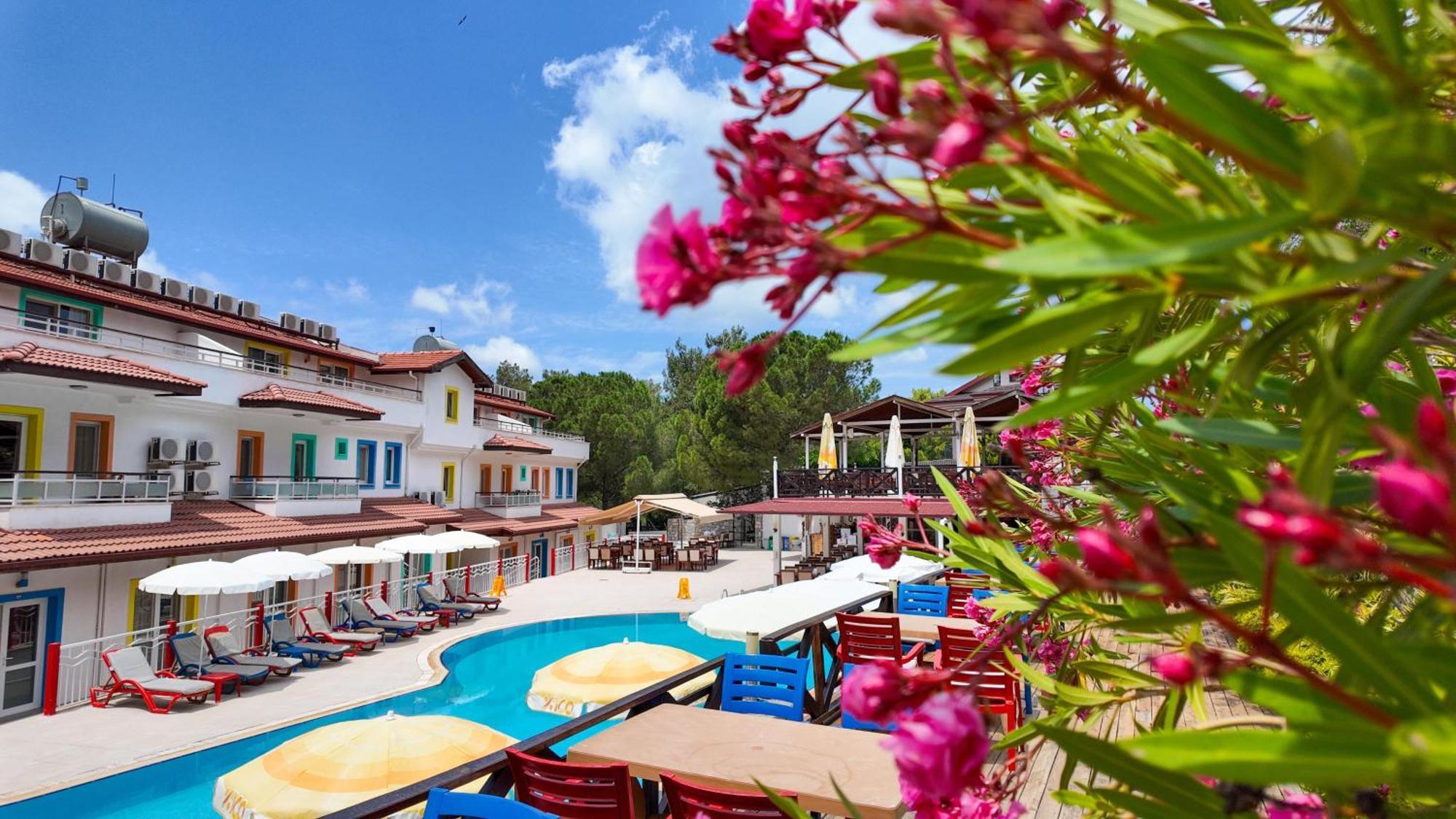 Konfor Suite Otel Cedit المظهر الخارجي الصورة